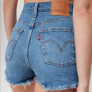 Levi’s Ribcage Shorts (Aritzia)